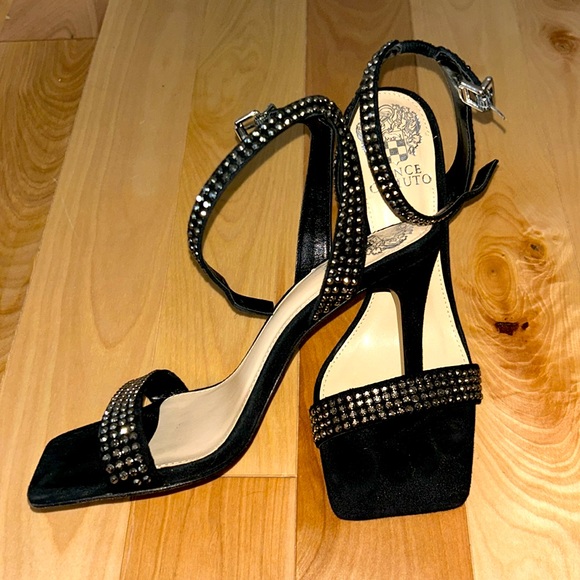 Vince Camuto suede heels size 6 - Picture 3 of 4